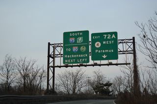 The I-95 Local lanes connect with the I-80 Local lanes west to Hackensack.