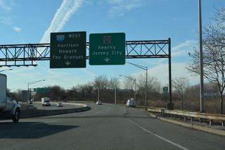 I-280 curves south into a three quarter cloverleaf interchange (Exit 17) with CR 508 (Newark-Jersey City Turnpike) in the town of Kearny. Overheads posted west of the Kearny Toll Plaza were replaced in 2020.