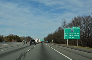 Interstate 287 north crosses the Parsippany-Troy Hills Township line ahead of Exit 40 to CR 511 (Parsippany Road) and E Halsey Road.