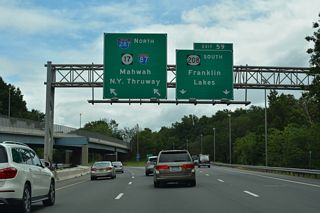 Two lanes continue north along Interstate 287 toward Mahwah and the New York State Thruway while a lane drop occurs at Exit 59 for Route 208 south to Hawthorne, Glen Rock and Fair Lawn.