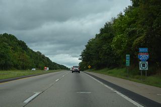 A northbound shield for I-287 follows where the freeway lines both Campgaw Mountain and Reservation.