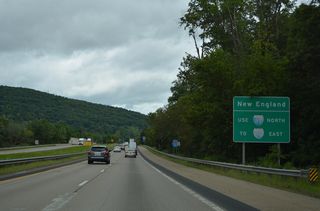 A second sign advises travelers headed to New England to use I-87 north to I-84. This route bypasses the congested Cross West Chester Expressway along I-287 and I-95 along the Governor John Lodge Connecticut Turnpike. I-84 however can be equally congested through both Danbury and Hartford, Connecticut.
