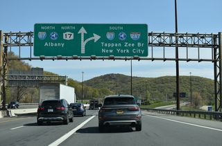 Route 17 north combines with I-287 north ahead of a three-wye interchange with Interstate 87 (New York Thruway).
