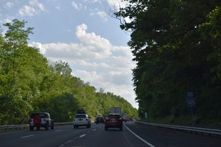 A six-ramp parclo interchange (Exit 26) joins the CR 525 with I-287 north of Liberty Corner.