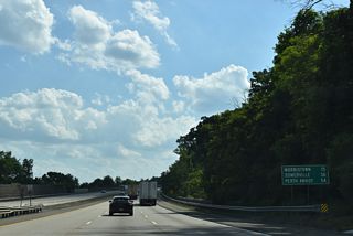 Somerville, where parallel U.S. 202 leaves the I-287 corridor for Flemington and Lawrenceburg, appears on this distance sign at 36 miles out. Perth Amboy is 54 miles away.