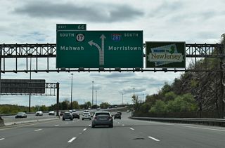 Interstate 287 enters New Jersey southbound at Mahwah Township