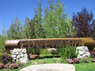 Lake Parkway loops west from U.S. 50 to the California state line between casinos along Lincoln Highway and Edgewood Tahoe Golf Course. Lake Parkway was once considered to become a future realignment of U.S. 50.