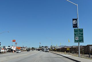 U.S. 93 Business (Boulder City Parkway) turns north at the signalized intersection with Buchanan Boulevard south and Nevada Way east.