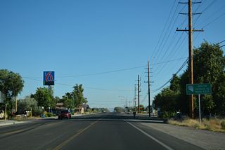Leaving the Fallon street grid, U.S. 95 (Taylor Street) passes Churchill County High School ahead of SR 117 (Sheckler Road) west.