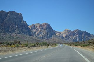 Mount Wilson and the Sandstone Cliffs rise to the west.