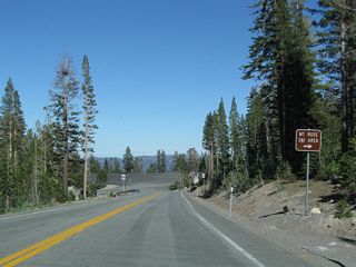 An ample parking lot awaits visitors to the ski resort.