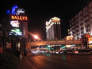 Prior to Las Vegas Boulevard, this view shows westbound Flamingo Road by Bally's resort on the south and the Flamingo resort on the north. Caesar's Palace is located on the northwestern corner of this intersection.