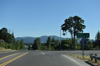 Glenwood Road north at the folded diamond interchange (Exit 191) with Interstate 5 in south Eugene.