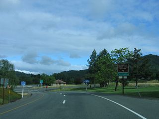 Scoville Road extends north from I-5/OR 99 in northern Grants Pass. There are no shields posted for OR 99 south along the ramp at Exit 58.