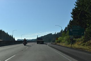 The guide sign at the wye interchange (Exit 170) where OR 99 departs from Interstate 5 erroneously references the state highway as a business route.