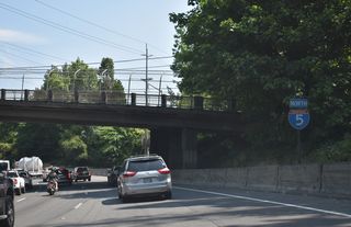 Confirming marker for Interstate 5 north posted by Fulton Park and the Briel Place overpass.