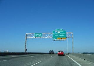 The entrance ramp from I-405 (Stadium Freeway) south expands the top deck of the Marquam Bridge to four northbound lanes. Exit 300 separates for I-84/U.S. 30 east in a half mile.