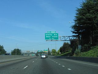 Exit 302 C departs I-5 north from within the directional T interchange with Interstate 405 and the Fremont Bridge to Greeley Avenue, an urban boulevard leading north to the Overlook neighborhood.