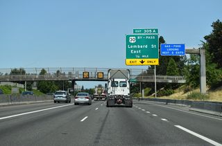 Exit 305 A joins I-5 north with Lombard Street (US 30 bypass) eastbound to the Piedmont and Woodlawn neighborhoods. 