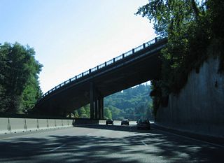 Interstate 5 navigates through a series of S-curves from OR 43 (Hood Avenue) to South Burlingame. This stretch of roadway precedes the locally known "Terwilliger Curves" portion of freeway.