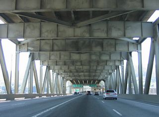 A three-wye interchange joins the south end of the Marquam Bridge with Interstate 405 (Stadium Freeway) north.