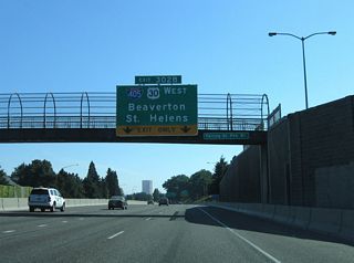 Two lanes depart for I-405/U.S. 30 south at Exit 302 B a quarter mile after the Failing Street Pedestrian Bridge. Encircling the Portland central business district, I-405 connects with U.S. 30 northwest to St. Helens and U.S. 26 west to Beaverton.