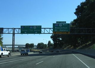 A directional T interchange (Exit 302 B) joins I-5 with I-405/U.S. 30 and the Kerby Avenue connector. U.S. 30 joins I-5 south to Interstate 84 east at Exit 301.