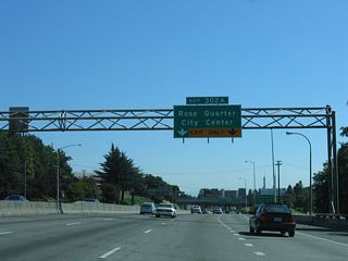 The entrance ramp bringing U.S. 30 eastbound onto I-5 expands southbound to four lanes ahead of the split diamond interchange (Exit 302 A) with the couplet of Broadway west and Weidler Street east.