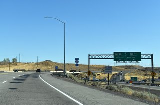 U.S. 395 south / U.S. 730 east travel a short distance east to Hermiston Junction where U.S. 395 turns south opposite Devore Road north to McNary Dam.
