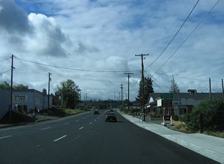 6th Street proceeds south to connect OR 99 with U.S. 199 (Redwood Highway) and the  eastbound beginning of OR 238. There are no advance shields posted for either route.