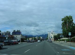 Shields for U.S. 199/OR 99 preceding C Street on 6th Street southbound were replaced by 2012. U.S. 199 was dropped, and the shield on the left was subsequently removed by 2024 with a guide sign for I-5 posted nearby instead.