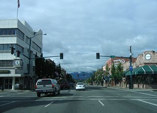 6th Street meets G Street at this intersection in Downtown Grants Pass.