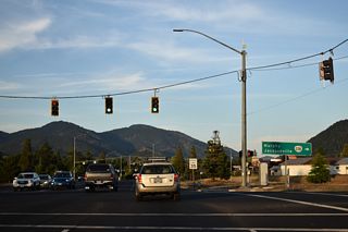 OR 238 (Williams Highway) begins south from SW 6th Street (OR 99) and U.S. 199. Measuring 38.75 miles in length, OR 238 loops south to Murphy and Jacksonville between Grants Pass and OR 62/99 in Medford.