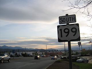 Southbound U.S. 199 begins along Grants Pass Parkway west from Interstate 5 in Grants Pass, Oregon