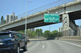 Exit 1 B joins I-405 (Stadium Freeway) north with SW 4th Avenue. Exit 1 C follows onto SW 6th Avenue (Exit 1 C) to Portland State University and Keller Auditorium.