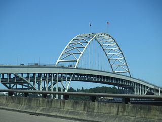 U.S. 30 combines with I-405 northeast across the Fremont Bridge spanning the Willamette River.