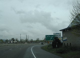 A ramp departs OR 569 eastbound for River Avenue opposite Division Avenue. Division Avenue loops under Beltline Highway to form a westbound frontage road back to River Road north of Exit 8. This sign was removed by 2022.
