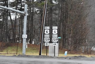 U.S. 6/209 shields posted for the Pennsylvania Welcome Center. Mountain Avenue intersects U.S. 6/209 (Pennsylvania Avenue) at the entrance.
