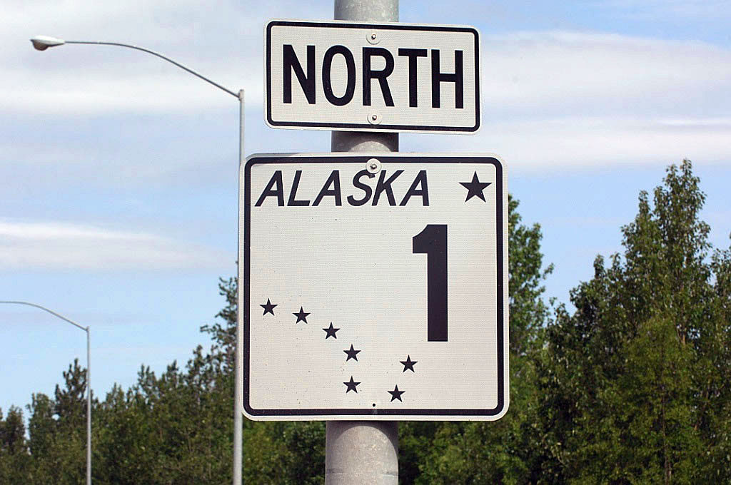 Northbound Alaska 1 reassurance shield prior to the Alaska 3 interchange between Anchorage and Palmer.