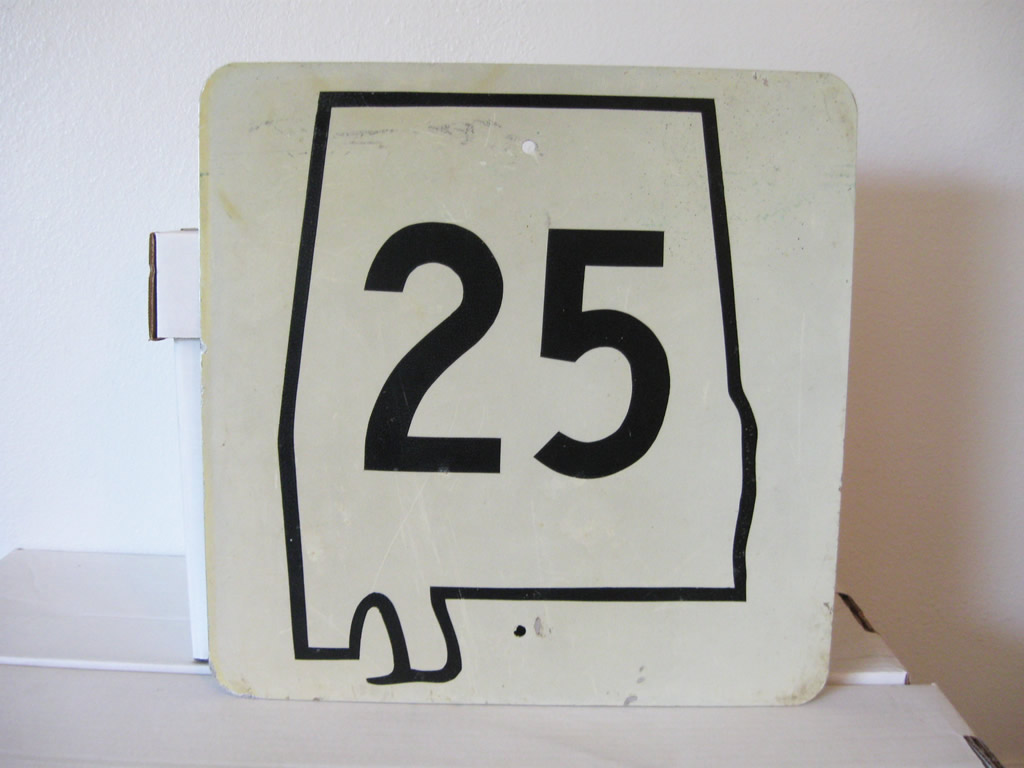1960s highway marker. Photo courtesy of Alex Nitzman.