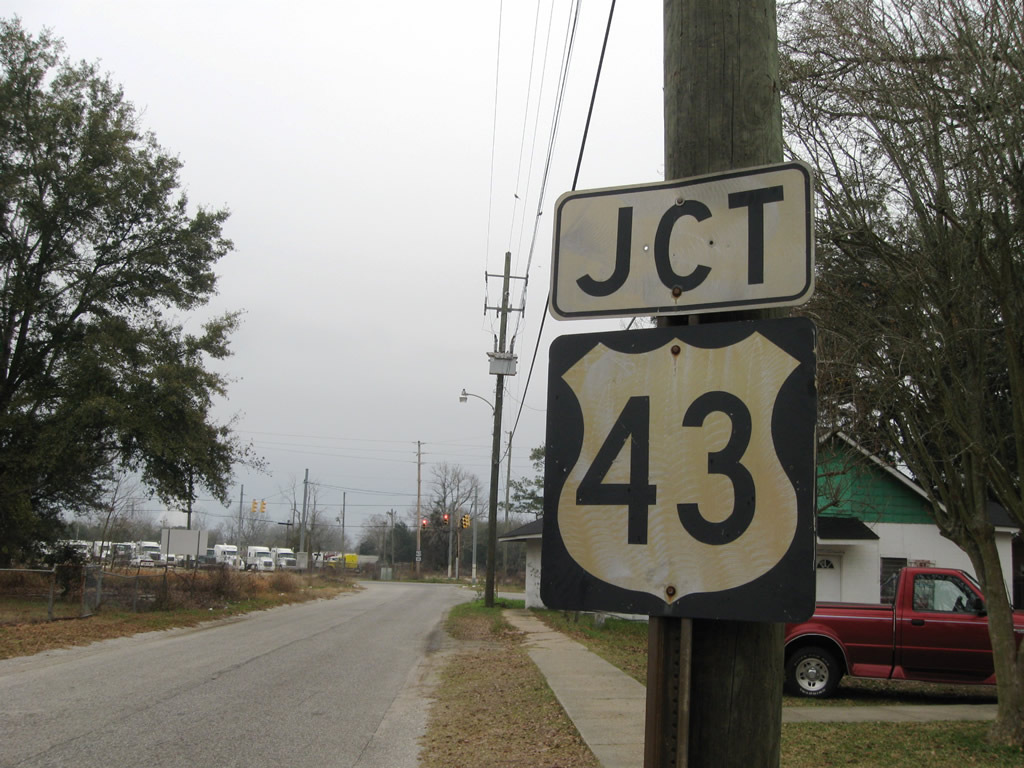 Older style U.S. 43 shield assembly posted along Meaher Avenue (former Alabama 193) eastbound in Prichard.