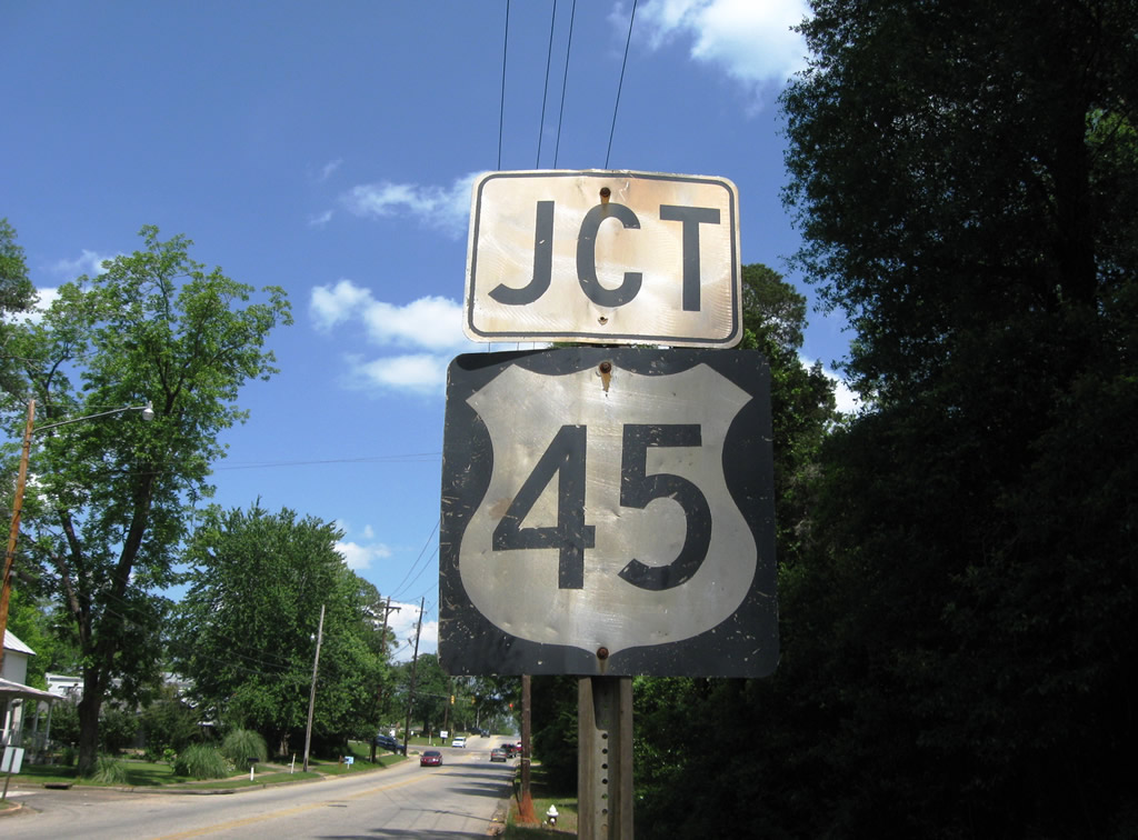 Older style U.S. 45 shield assembly posted on Mobile County 96 eastbound in Citronelle.