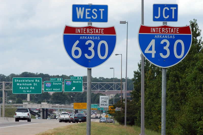 Westbound Interstate 630 approaching western terminus at junction Interstate 430.