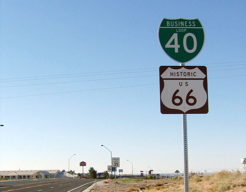 First westbound shield for Business Loop I-40 and Historic U.S. 66 on Navajo Boulevard in Holbrook after Exit 289.