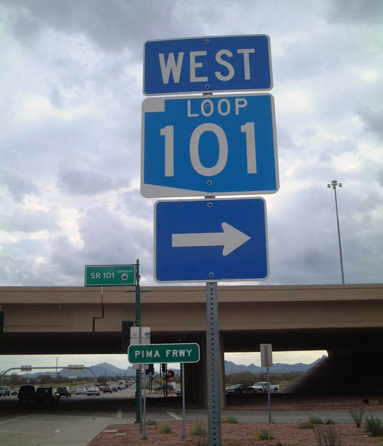 Trailblazer along southbound Tatum Boulevard at junction Loop 101/Exit 31.