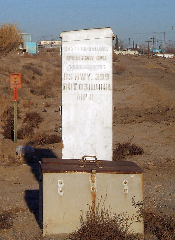 Last known reference to US-399 in the wild: a railroad electrical box in Taft.