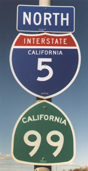 Reassurance shield along northbound Interstate 5/California 99 north of Interstate 80.