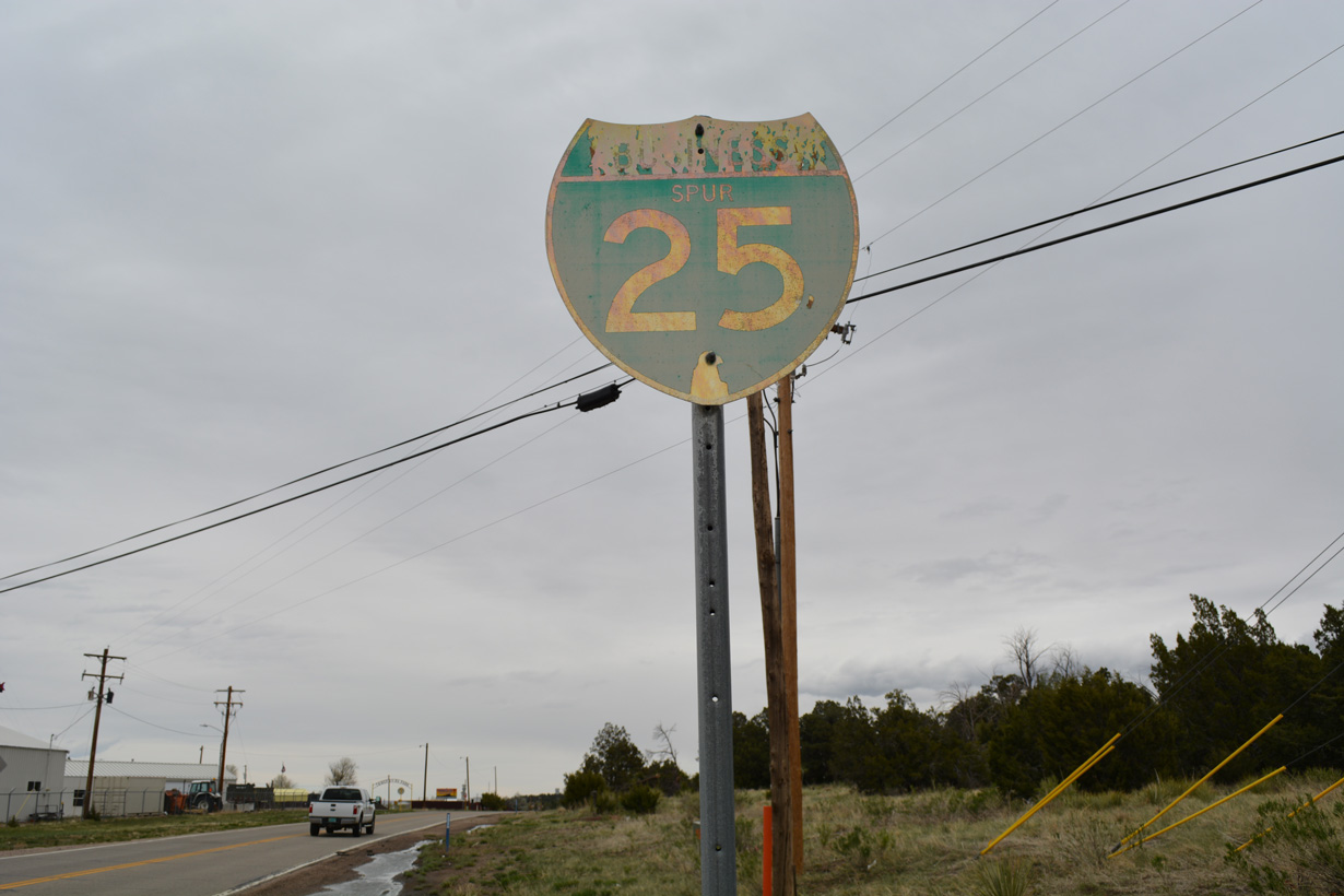 The lone shield for Business Loop I-25 at Trinidad.