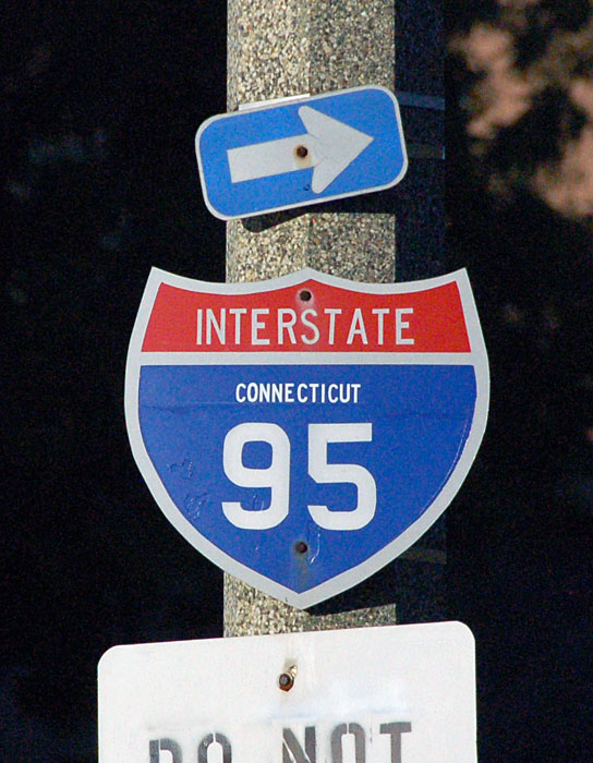 A terrible approximation of an original 1950s interstate marker.  Note square font on the numbers!