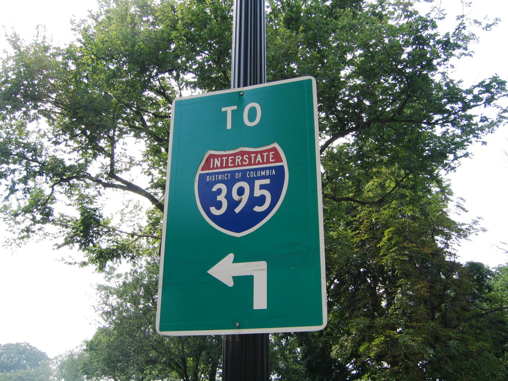 Independence Avenue westbound at 15th Street.